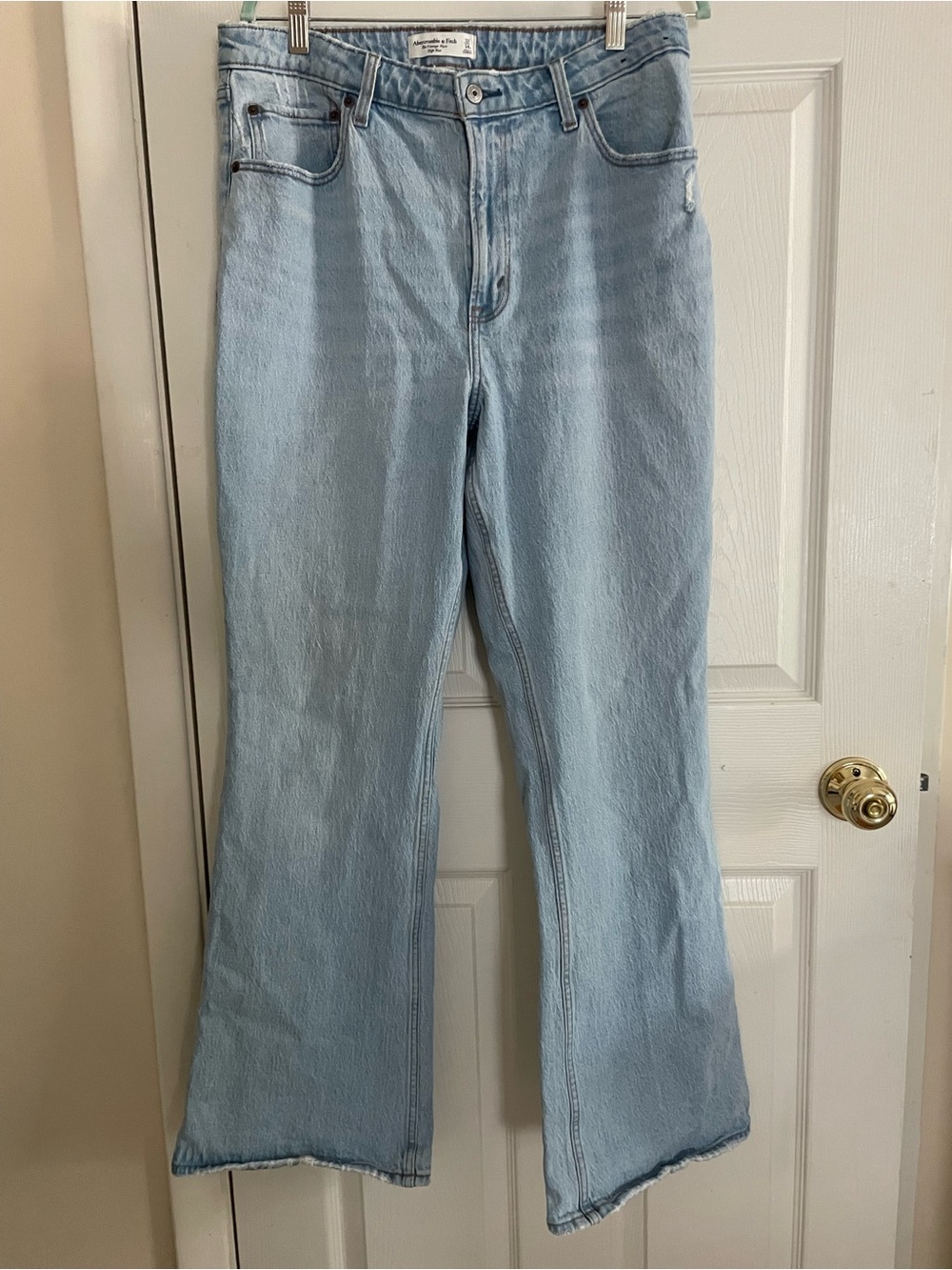 Abercrombie & Fitch Light Wash Flared Leg High-Rise Jeans 14R